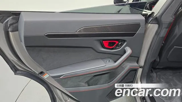Lamborghini Urus — Фото автомобиля 22