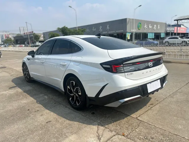 Hyundai Sonata — Фото автомобиля 8