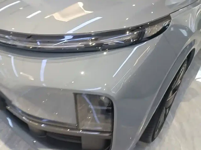 Li Auto L8 — Фото автомобиля 23