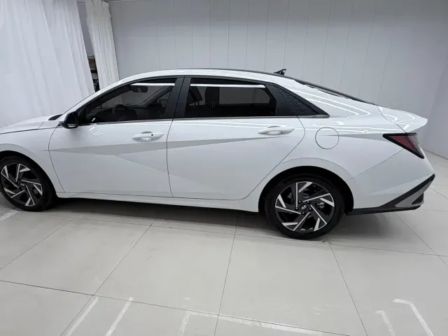 Hyundai Elantra — Фото автомобиля 7