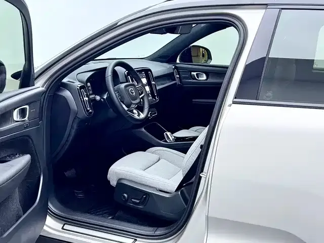 Volvo Volvo XC40 New Energy 2023 Long Range PRO Version — Фото автомобиля 13