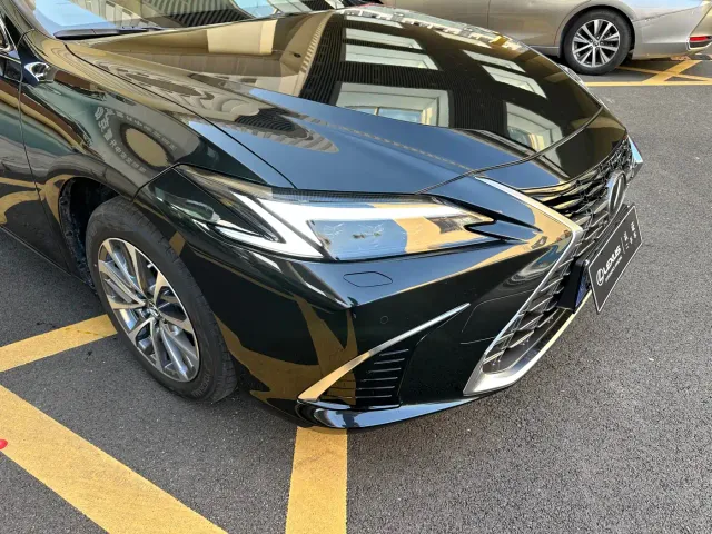 Lexus ES — Фото автомобиля 3