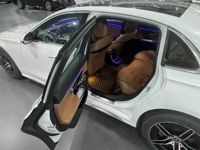 Mercedes-Benz E-Class — Фото автомобиля 15