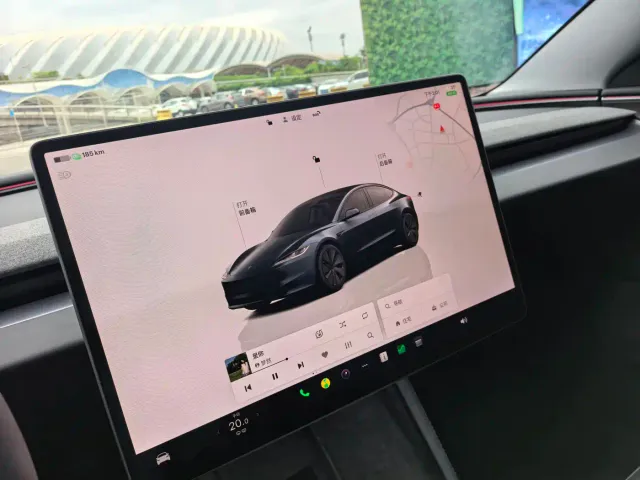 Tesla Model 3 — Фото автомобиля 15