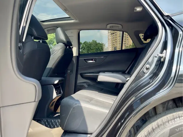Toyota Venza 2022 2.0L CVT 2WD Premium — Фото автомобиля 11