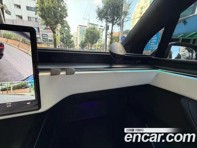 Tesla Model X — Фото автомобиля 12