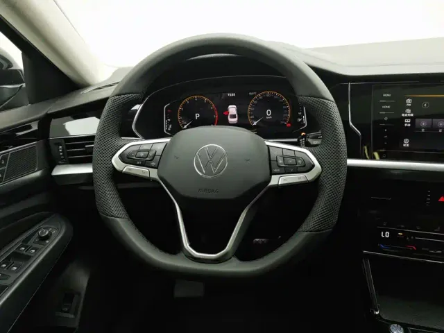 Volkswagen Passat — Фото автомобиля 11