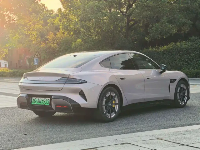 Xiaomi SU7 — Фото автомобиля 5