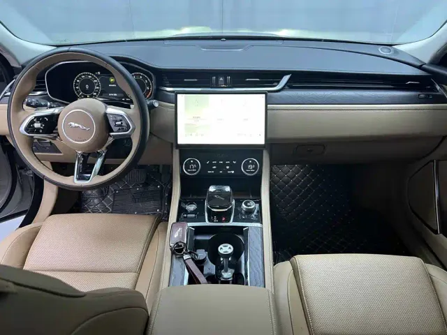 Jaguar XFL — Фото автомобиля 9