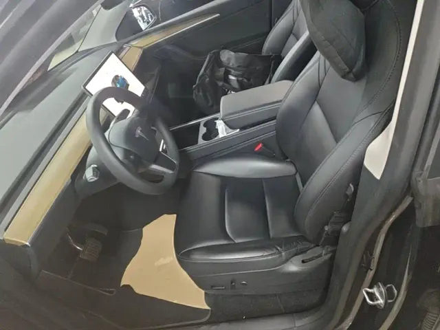 Tesla Model Y — Фото автомобиля 14