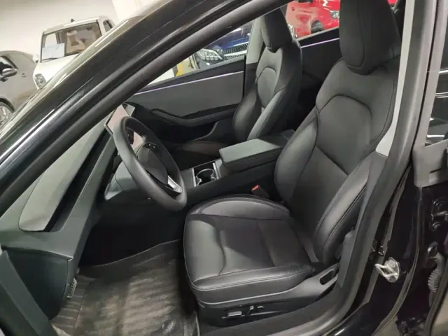 Tesla Model 3 — Фото автомобиля 14