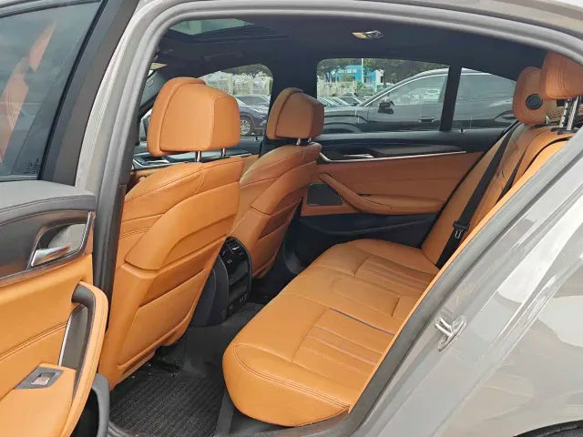 BMW 5 Series — Фото автомобиля 8