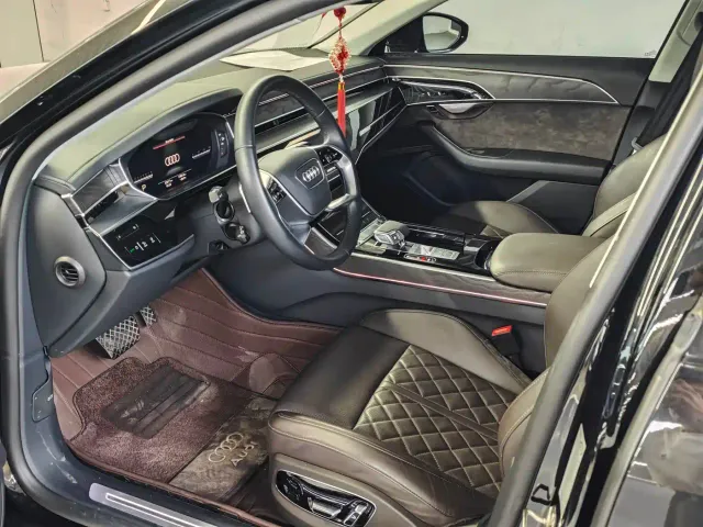 Audi A8 — Фото автомобиля 14