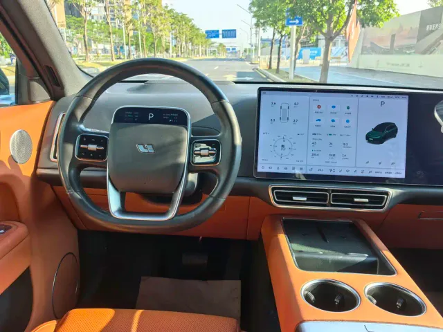 Li Auto L8 — Фото автомобиля 6