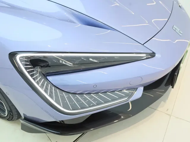 BYD Yangwang U9 — Фото автомобиля 14