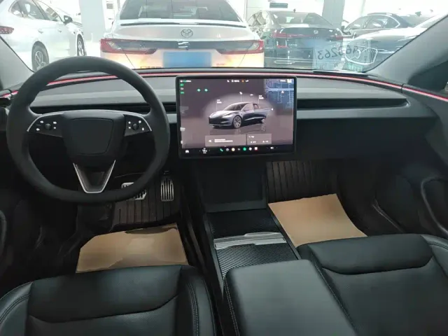 Tesla Model 3 — Фото автомобиля 9