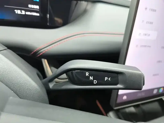 Xiaomi SU7 — Фото автомобиля 13