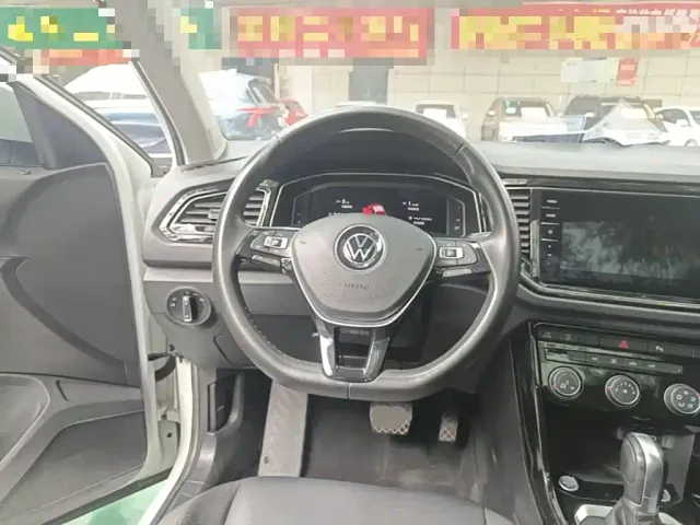 Volkswagen T-Roc — Фото автомобиля 10