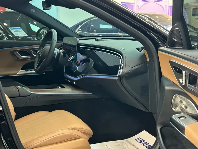 Mercedes-Benz E-Class — Фото автомобиля 23