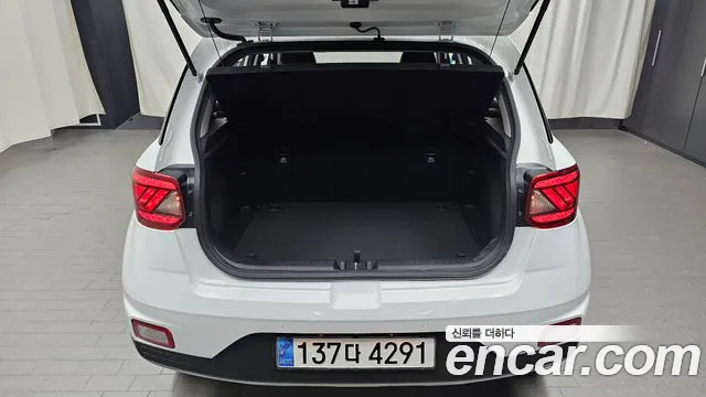 Hyundai Venue — Фото автомобиля 24