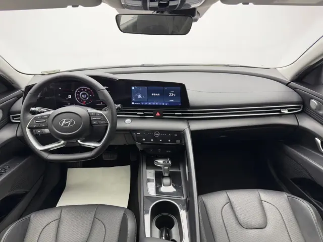 Hyundai Elantra — Фото автомобиля 18