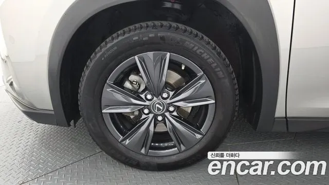 Lexus UX UX250h — Фото автомобиля 5