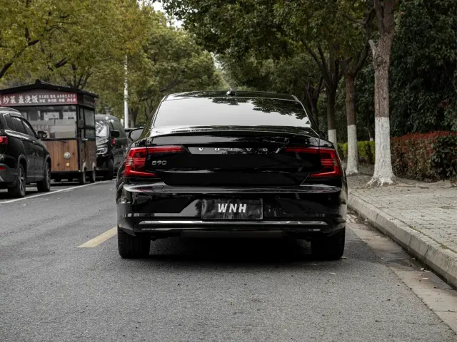 Volvo S90 — Фото автомобиля 4