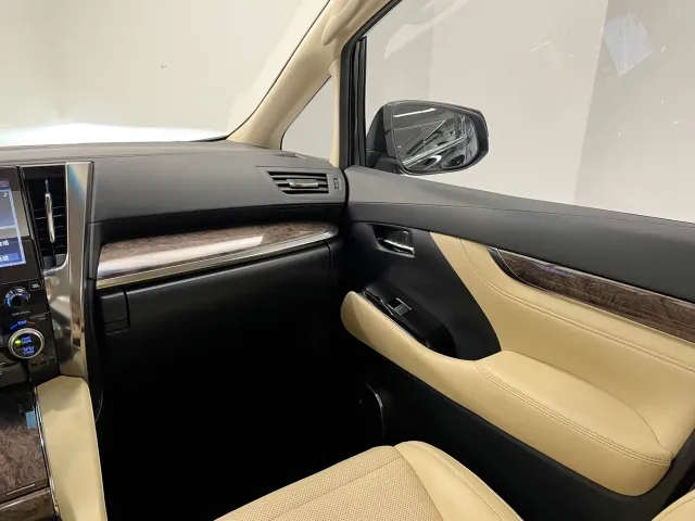 Toyota Alphard — Фото автомобиля 22
