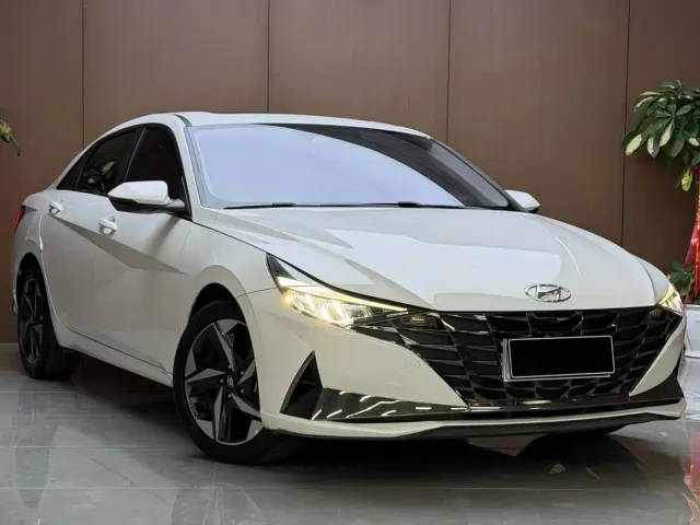 Hyundai Elantra — Фото автомобиля 3