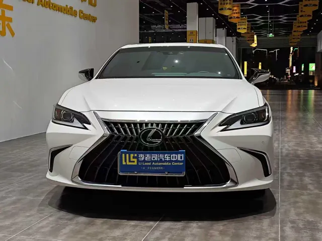 Lexus ES — Фото автомобиля 2