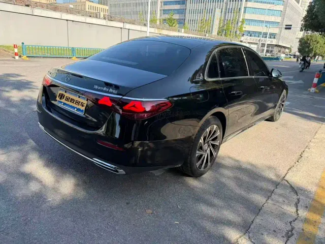 Mercedes-Benz E-Class — Фото автомобиля 7