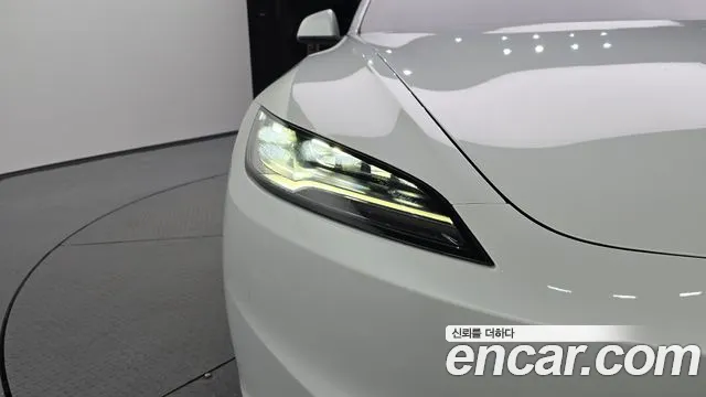 Tesla Model 3 — Фото автомобиля 17