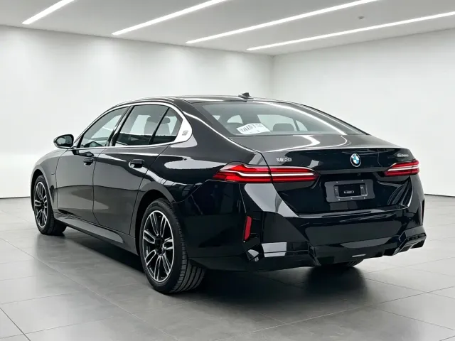 BMW 5 Series — Фото автомобиля 7