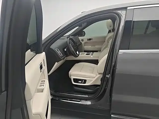 Li Auto L8 — Фото автомобиля 6