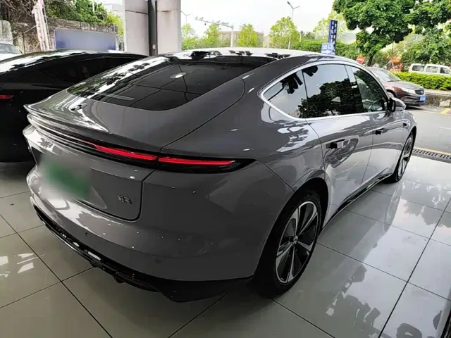 Nio ET5 — Фото автомобиля 6