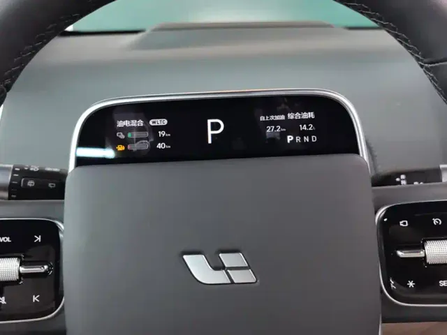 Li Auto L7 — Фото автомобиля 14