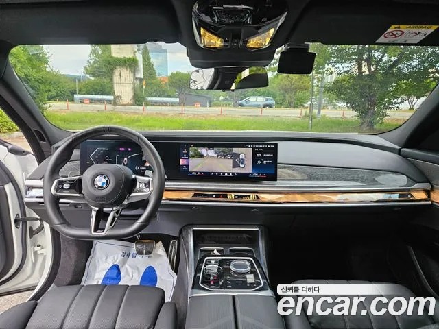 BMW 7-Series 7 серия (G70) 740i xDrive M Sport — Фото автомобиля 10