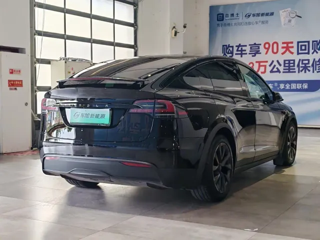 Tesla Model X — Фото автомобиля 9