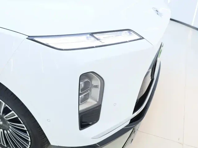 Nio ES8 — Фото автомобиля 12