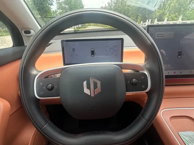 Leapmotor C10 — Фото автомобиля 11