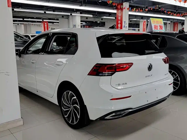 Volkswagen Golf — Фото автомобиля 3