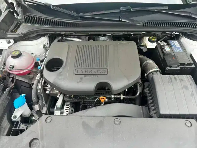 Lynk & Co Lynk & Co 06 2026 Relive 1.5T Ultra — Фото автомобиля 3