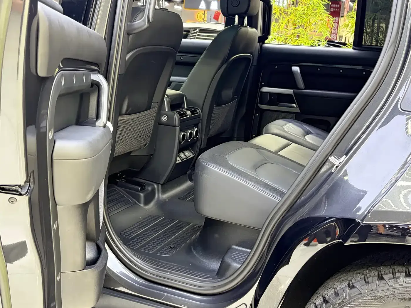 Land Rover Land Rover Defender 2023 Facelift 110 3.0T P400 X-DYNAMIC HSE — Фото автомобиля 12