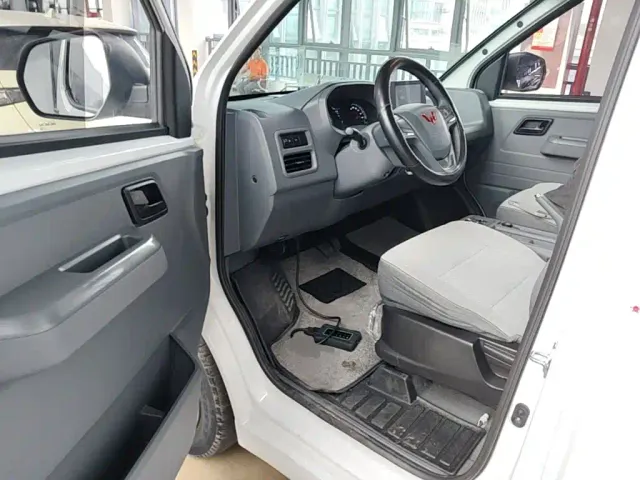 Wuling Yangguang — Фото автомобиля 15