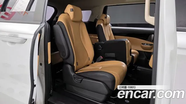 Kia Canival — Фото автомобиля 12