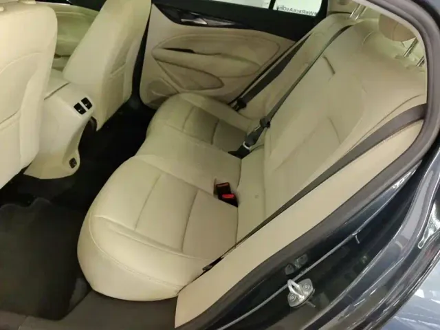 Buick Regal — Фото автомобиля 10