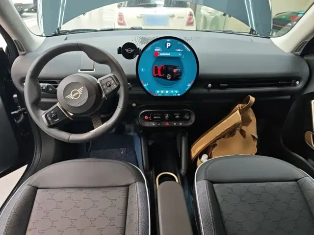 MINI Electric MINI ACEMAN — Фото автомобиля 9