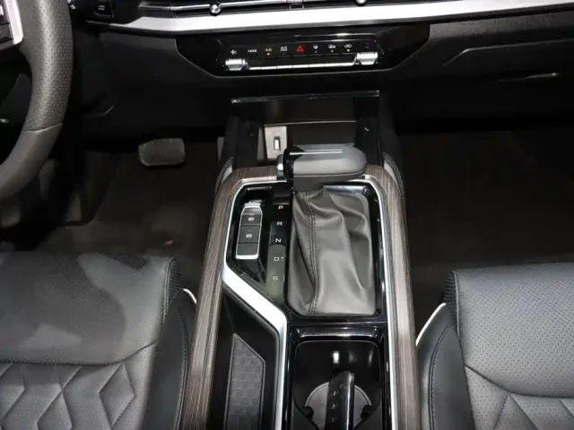 Wuling Jiachen — Фото автомобиля 18