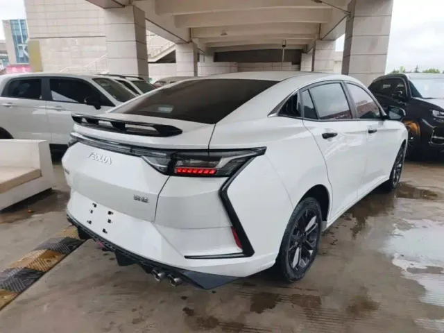 Dongfeng Yixuan — Фото автомобиля 6