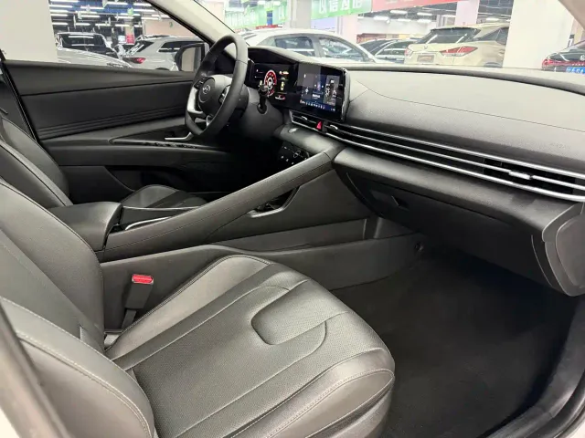 Hyundai Elantra — Фото автомобиля 6